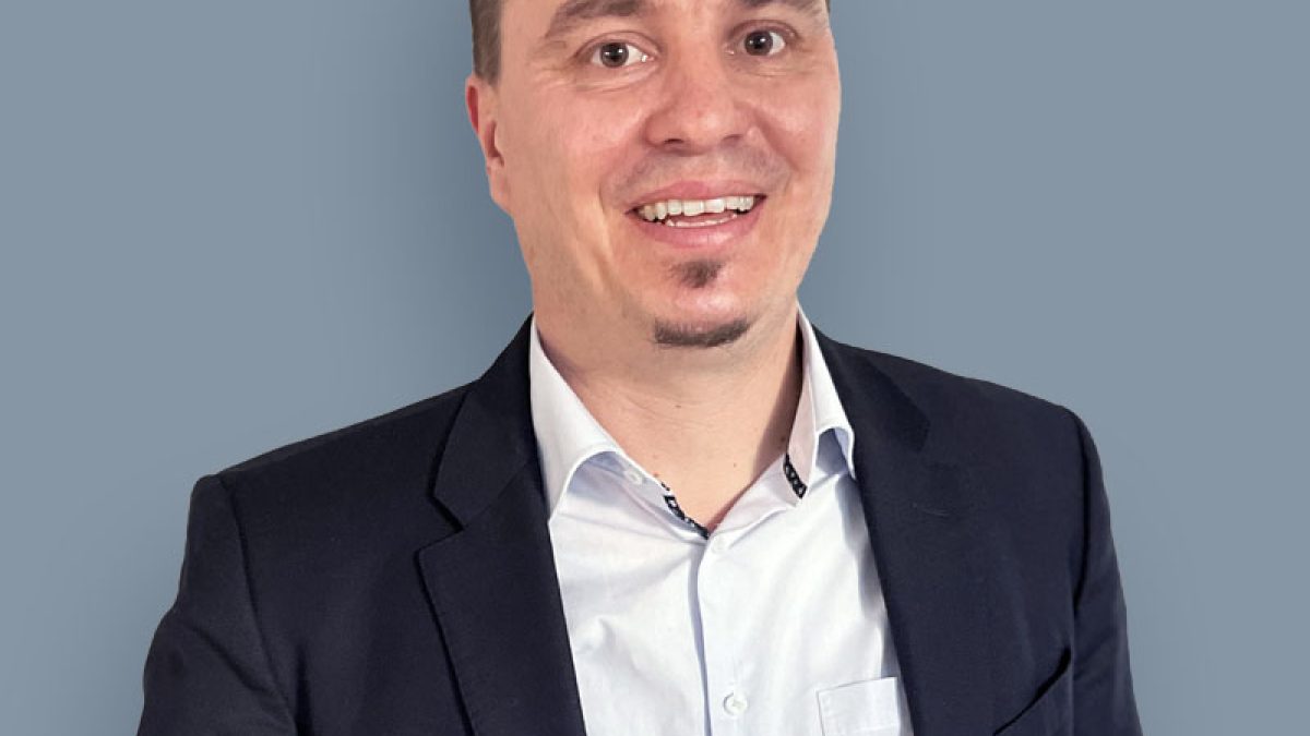 Dr. Oliver Zech